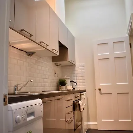 度假居 Newly Refurbished 2 Bedroom Townhouse In 4