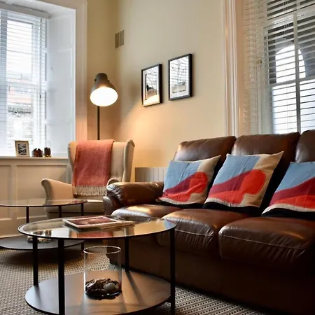 Newly Refurbished 2 Bedroom Townhouse In 4 都柏林