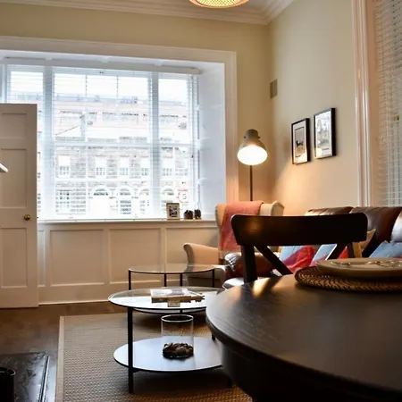Newly Refurbished 2 Bedroom Townhouse In 4 都柏林