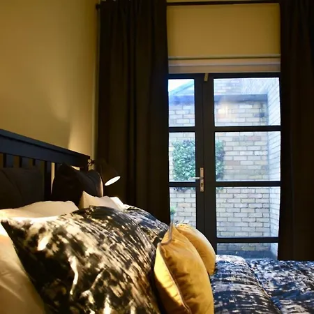 Newly Refurbished 2 Bedroom Townhouse In 4 度假居 都柏林