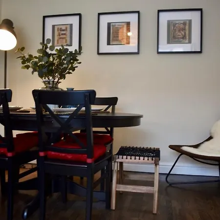 Newly Refurbished 2 Bedroom Townhouse In 4 Dublin