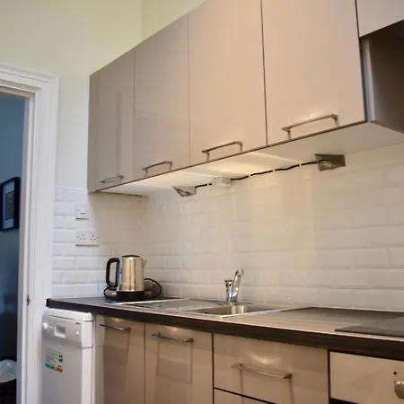 Newly Refurbished 2 Bedroom Townhouse In 4 * Dublin