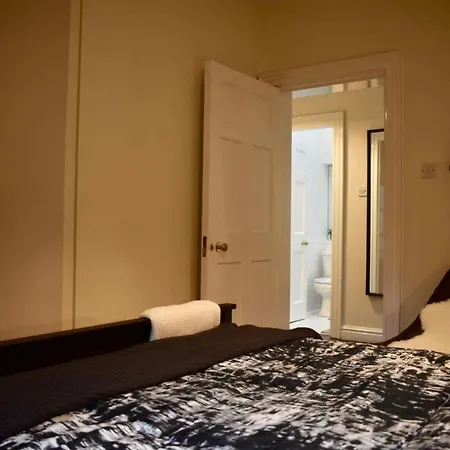 Holiday home Newly Refurbished 2 Bedroom Townhouse In 4 Dublin